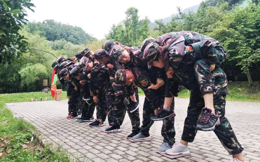 凝心聚力，挑戰自我---桂仁醫藥開展戶外拓展訓練